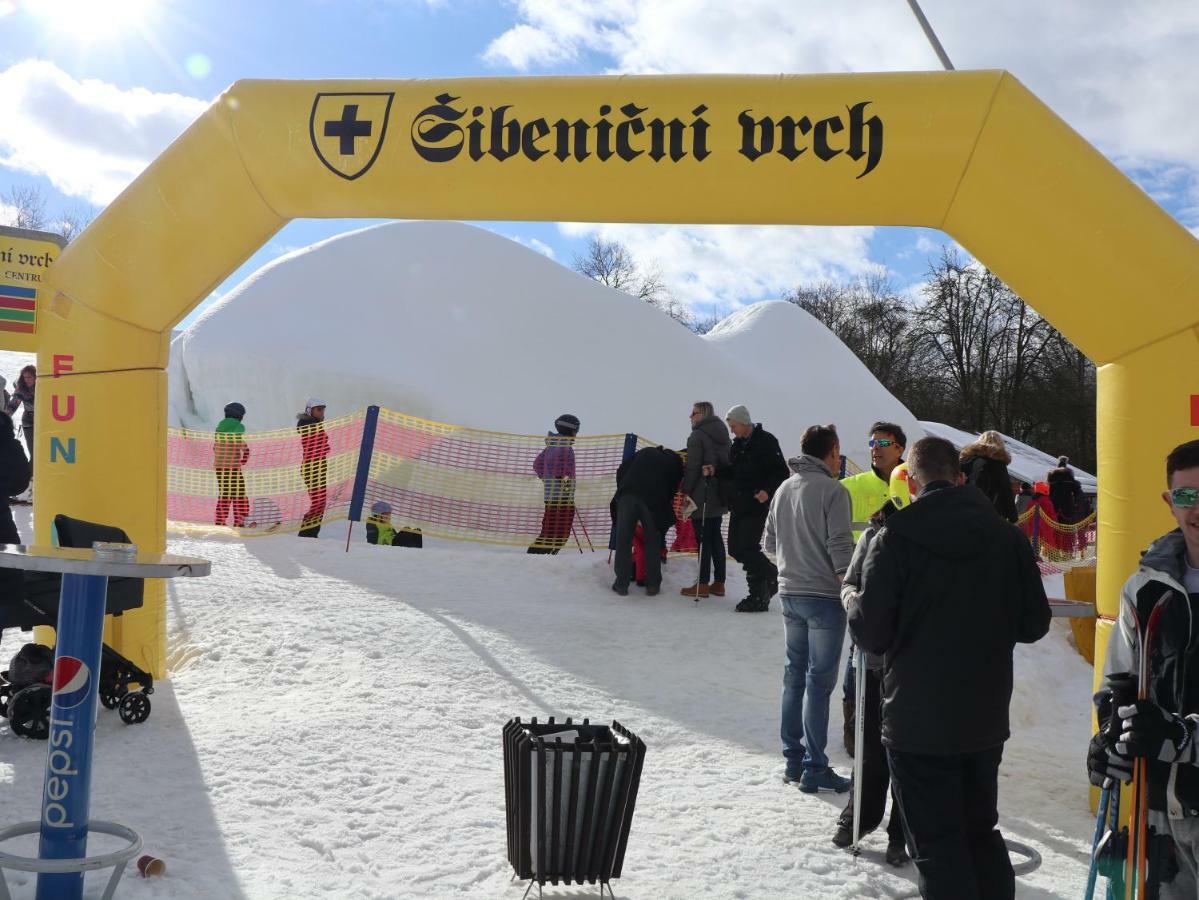 Sport-Hotel Sibenicni Vrch Mnichovice Kültér fotó